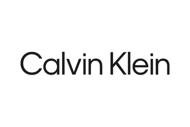 La monture la plus iconique de Calvin Klein Eyewear au cœur de la campagne publicitaire Automne 2025